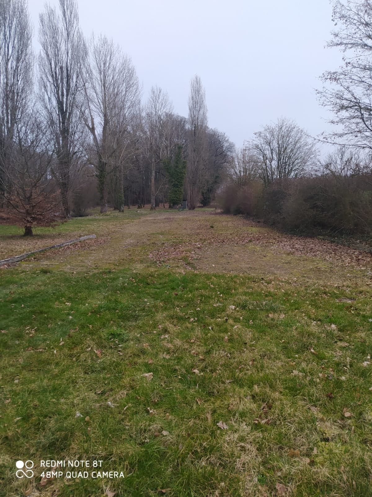 Terrain de pétanque du club Association la >Triplette de Saint Senoch - Saint-Senoch