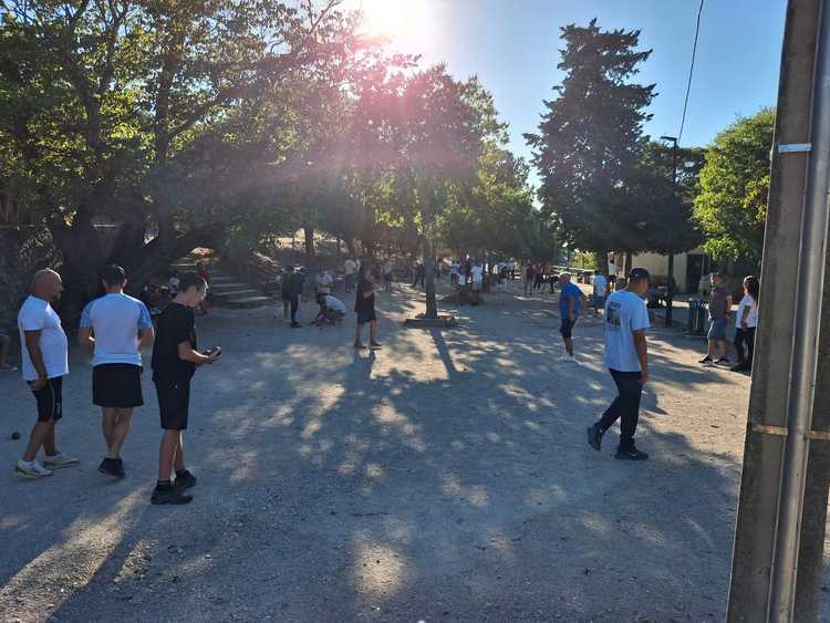 Terrain de pétanque du club LA BOULE DU CALVAIRE D'ALLEINS - Alleins