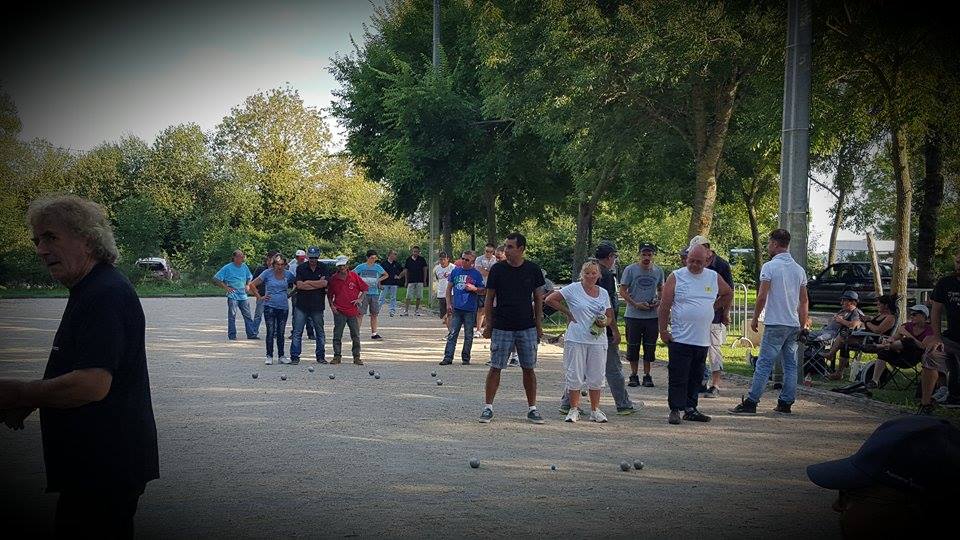 Terrain de pétanque du club pétanque de bords - Bords